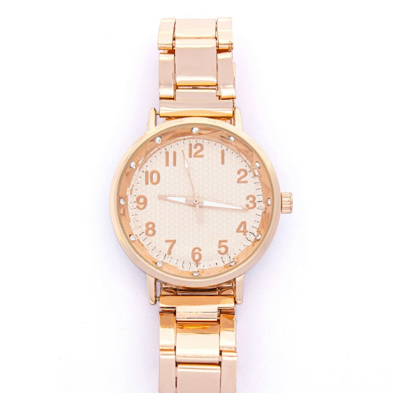 Relógio rosé com pulseira de aço