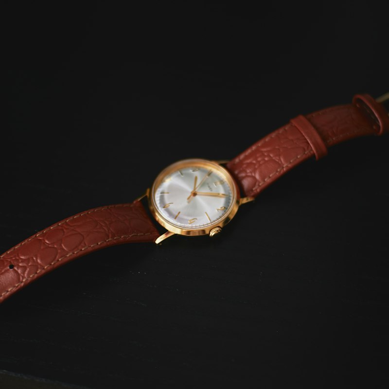 Relógio vintage dourado