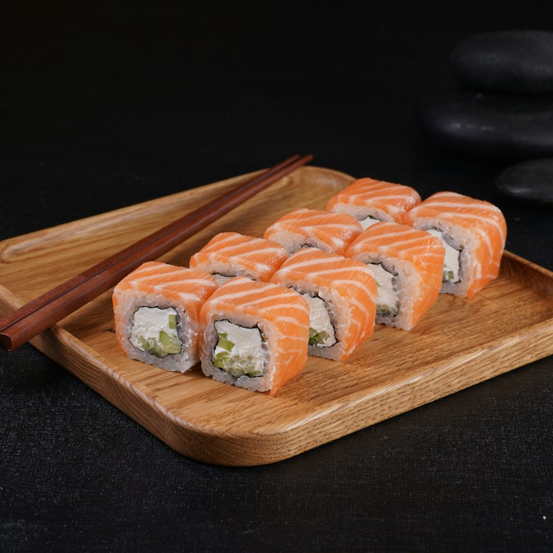 Uramaki de salmão · 8 peças